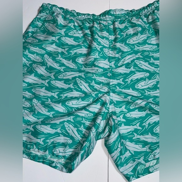 Vineyard Vines Swim Trunks fishy- Mens XLarge Green Mesh shorts - Picture 6 of 10